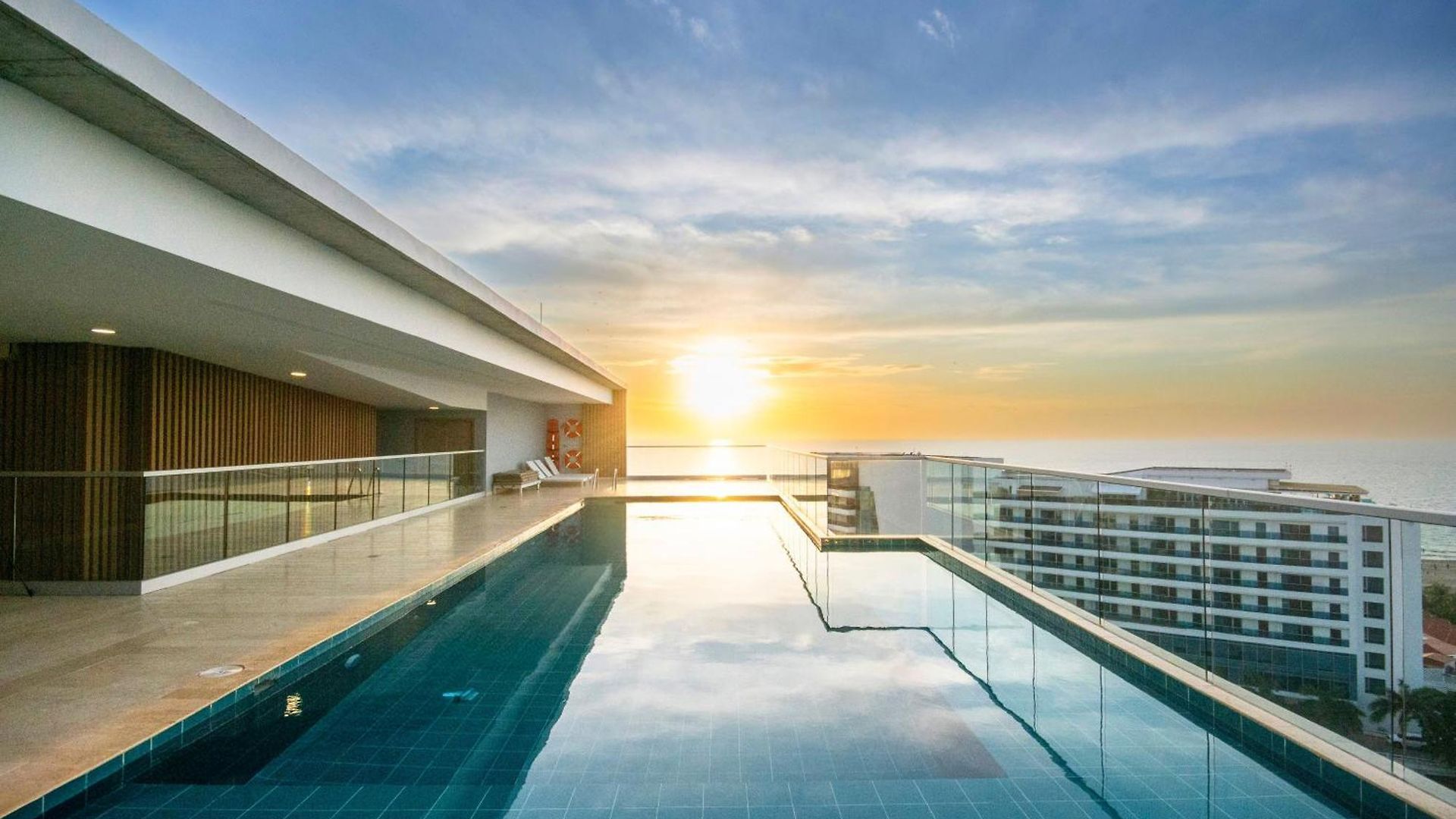 Exclusivo En Cielo Mar-playa Americas, Con Maravillosas Vistas Del Atardecer De